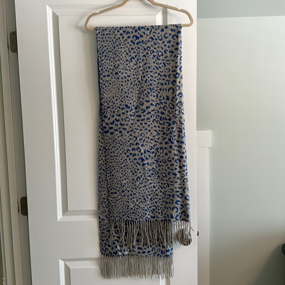 J.McLaughlin reversible cashmere scarf/shawl